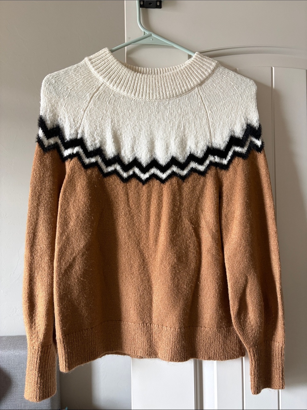 Ann Taylor Tan & Cream Chevron Yoke Pullover